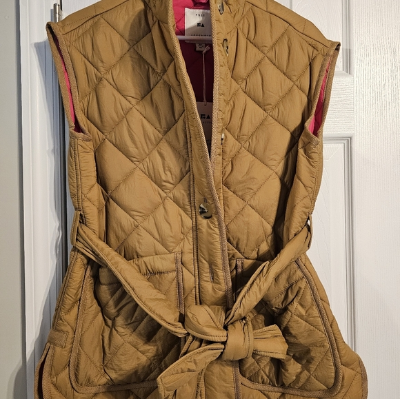 Free Assembly Quilted Vest - Picture 2 of 6